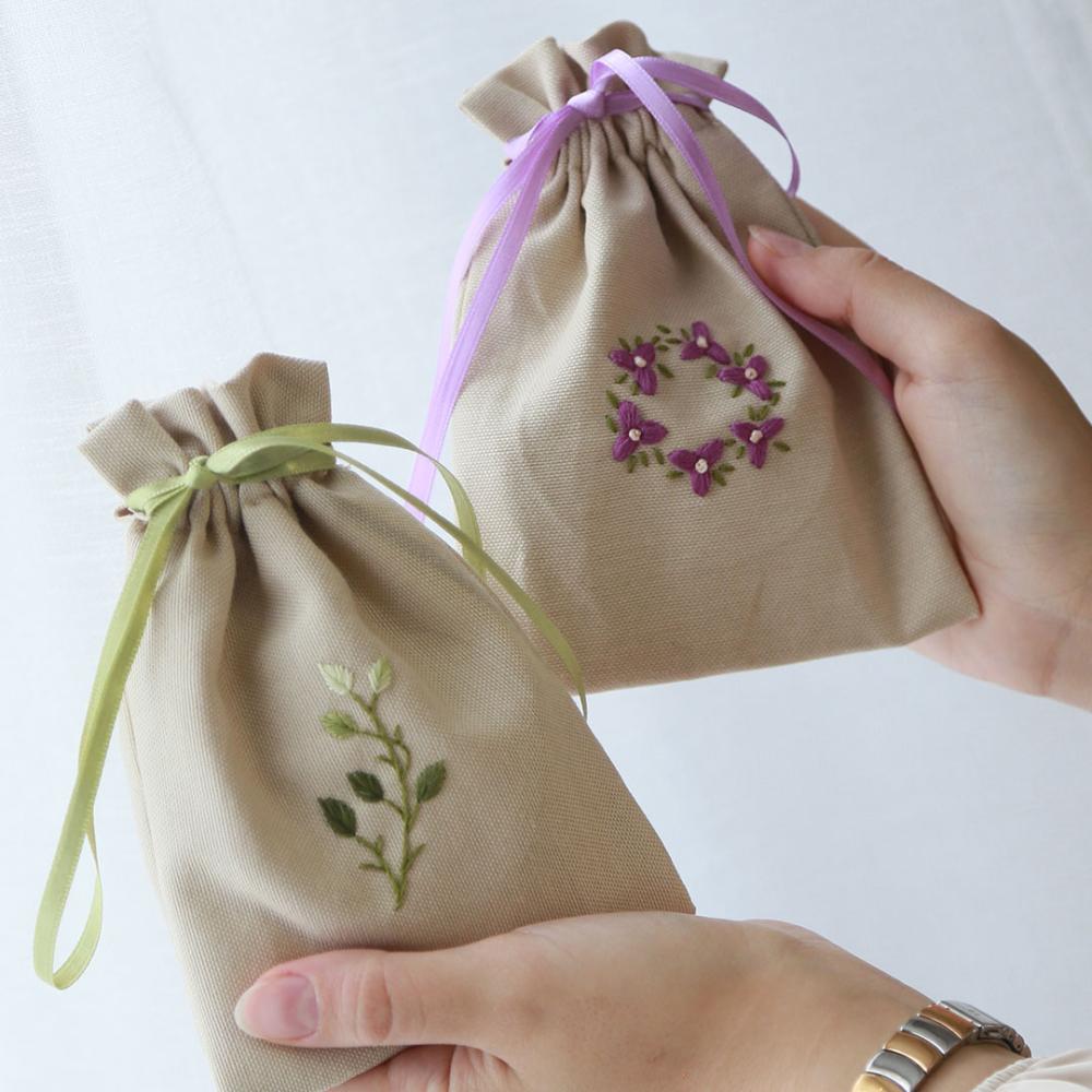 توزيعات أكياس الضيافة المطرزة