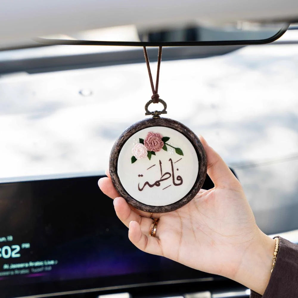 تعليق سيارة فاخرة مخصصة بالاسم