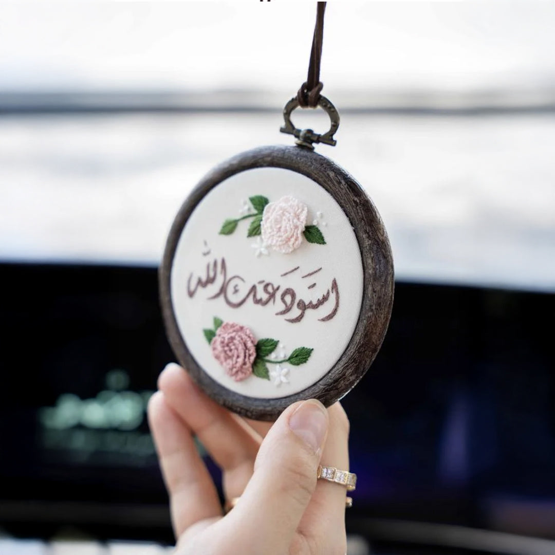 تعليق سيارة فاخرة مخصصة بالاسم