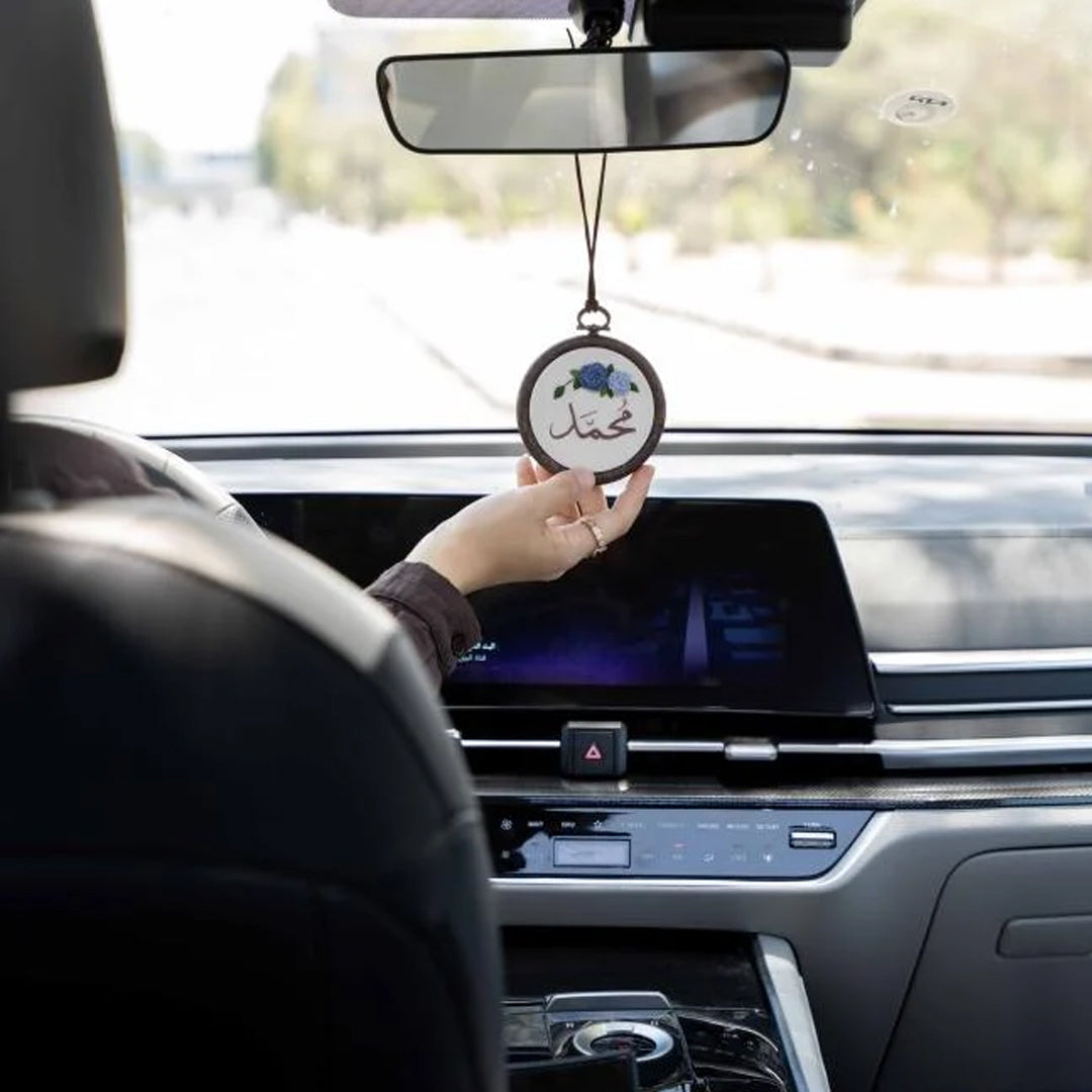 تعليق سيارة فاخرة مخصصة بالاسم