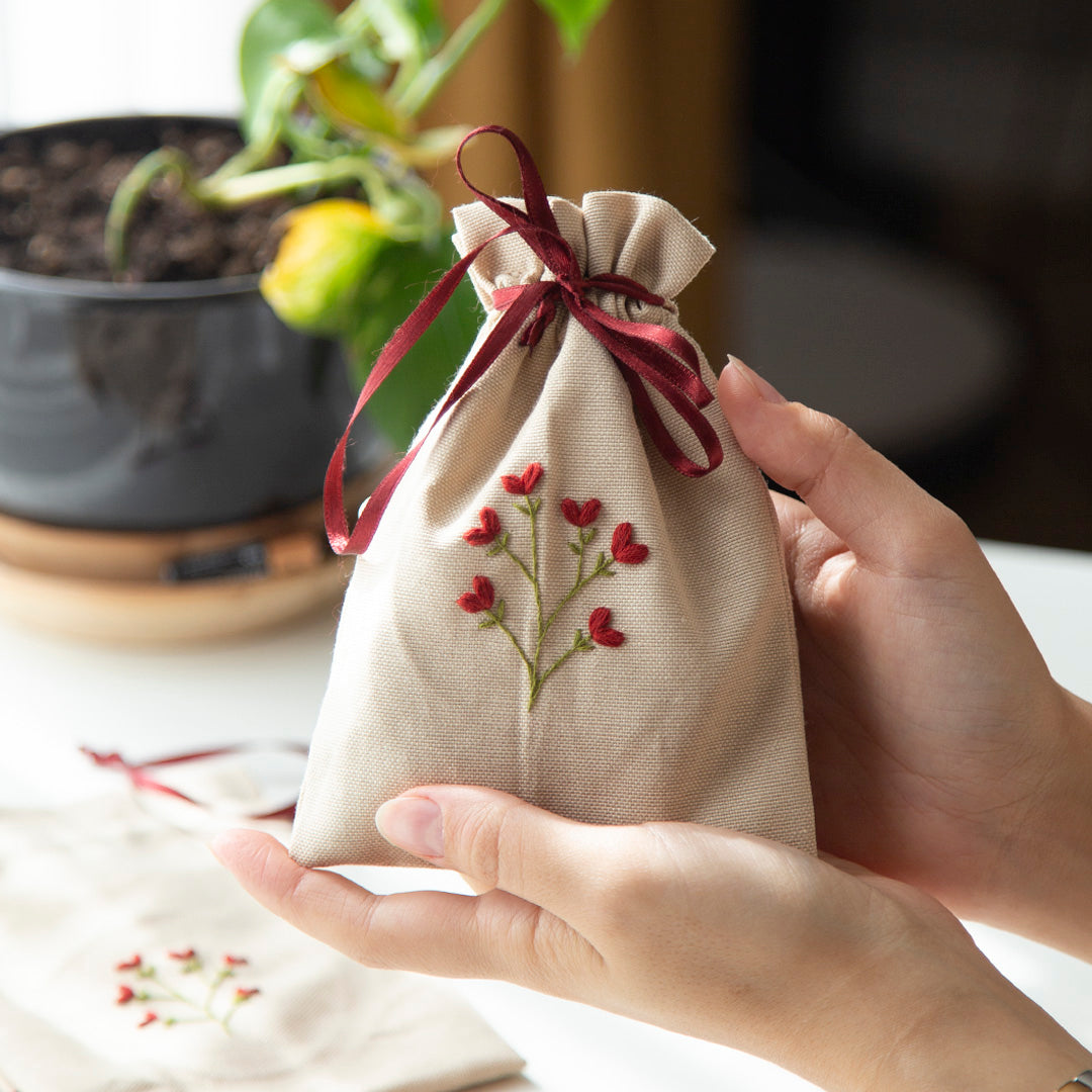 توزيعات أكياس الضيافة المطرزة