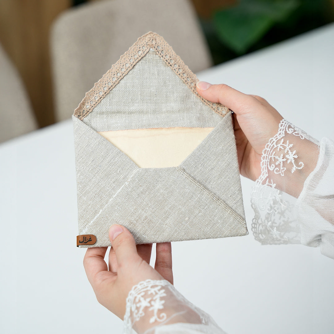 ظرف مطرّز يدويًا